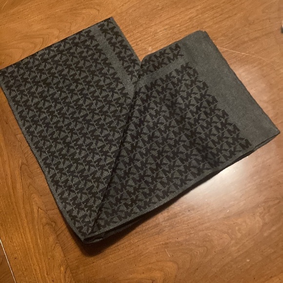 🌸NWT MICHAEL KORS Logo Scarf and Glove Set - OSFM - Picture 4 of 12